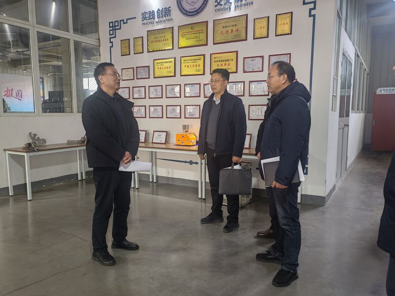 校领导到工程训练中心开展调研