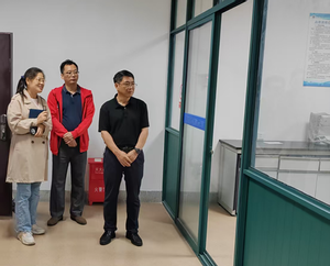 王成军副校长到现代技术中心检查...